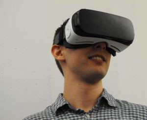virtual-reality-1389032_1920